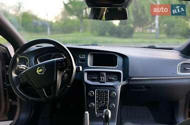 Хэтчбек Volvo V40 2014 в 