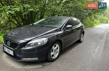 Хэтчбек Volvo V40 2014 в 