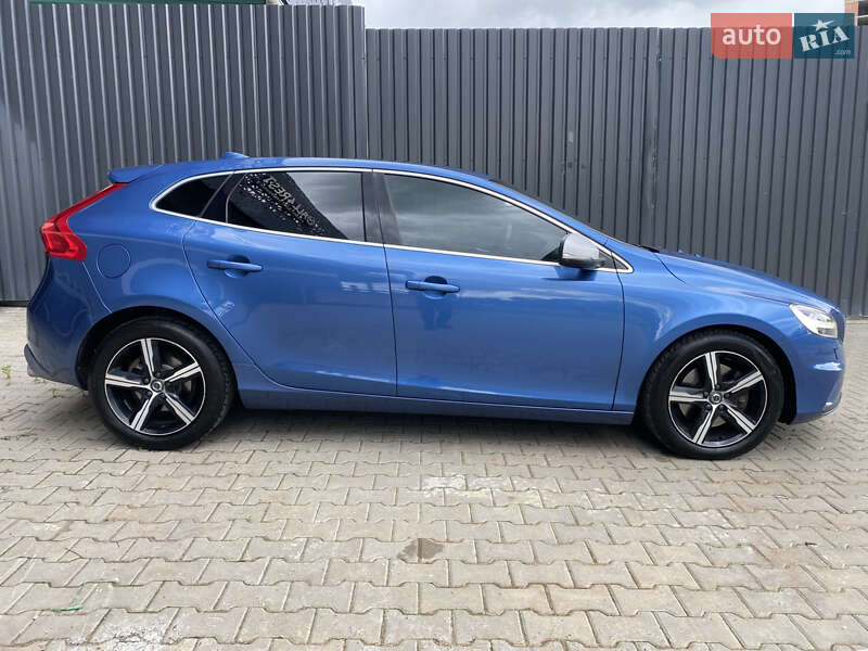 Хэтчбек Volvo V40 2017 в Киеве