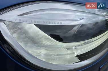 Хэтчбек Volvo V40 2017 в 