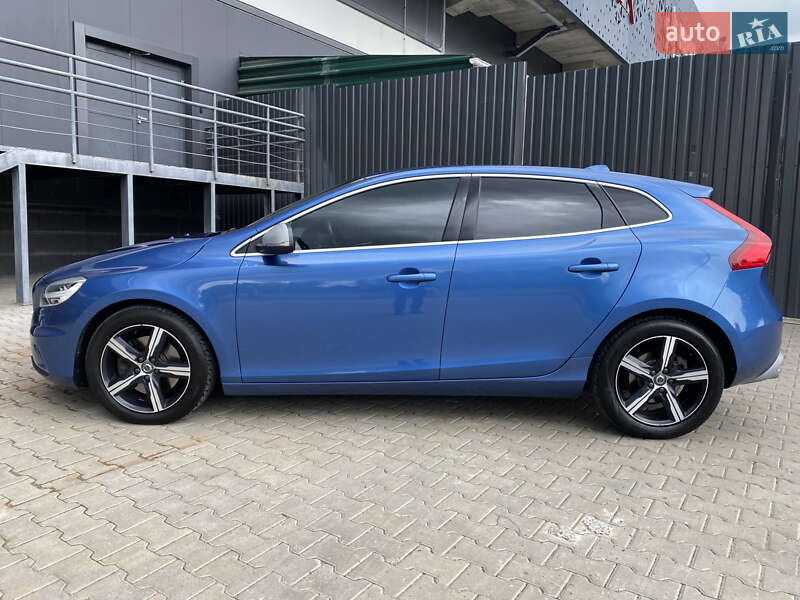 Хэтчбек Volvo V40 2017 в Киеве