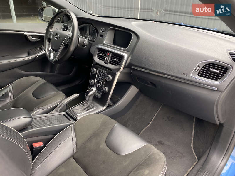 Хэтчбек Volvo V40 2017 в Киеве