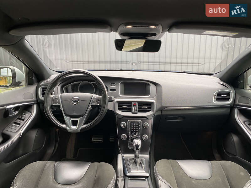 Хэтчбек Volvo V40 2017 в Киеве