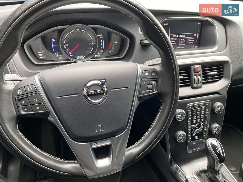 Хэтчбек Volvo V40 2017 в Киеве