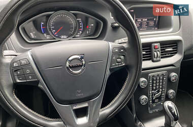 Хэтчбек Volvo V40 2017 в 