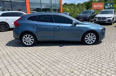 Хэтчбек Volvo V40 2013 в 