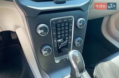Хэтчбек Volvo V40 2013 в 