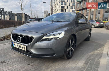 Хэтчбек Volvo V40 2017 в 