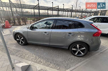 Хэтчбек Volvo V40 2017 в 
