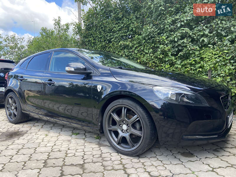Хэтчбек Volvo V40 2013 в Владимире