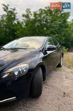 Хэтчбек Volvo V40 2014 в 