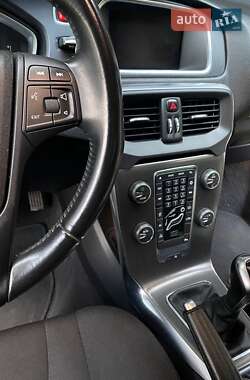Хэтчбек Volvo V40 2014 в 