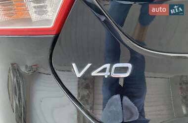 Хэтчбек Volvo V40 2019 в 
