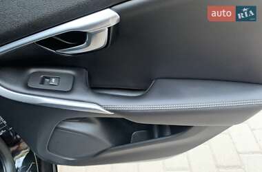 Хэтчбек Volvo V40 2019 в 