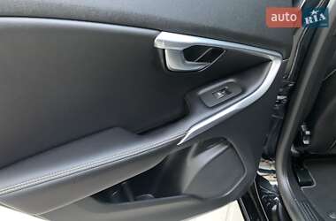 Хэтчбек Volvo V40 2019 в 