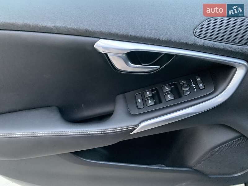 Хетчбек Volvo V40 2019 в Бродах