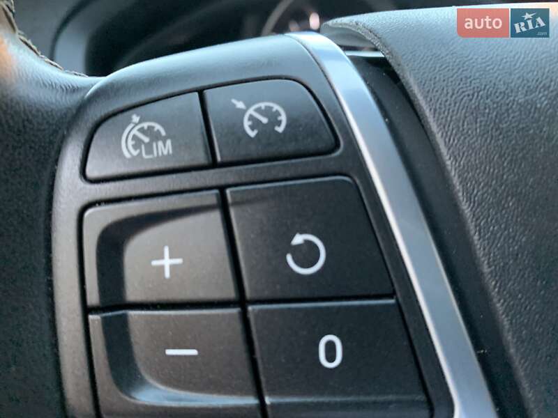 Хетчбек Volvo V40 2019 в Бродах