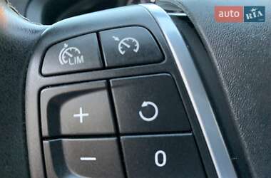 Хэтчбек Volvo V40 2019 в 