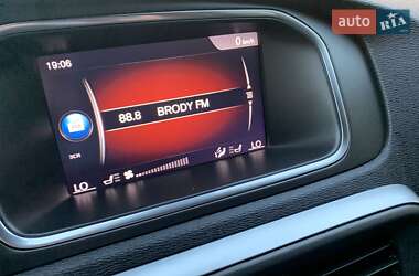 Хэтчбек Volvo V40 2019 в 
