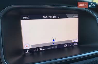 Хэтчбек Volvo V40 2019 в 