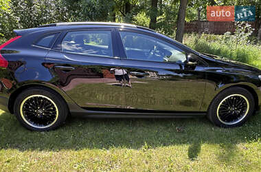 Хэтчбек Volvo V40 2014 в 