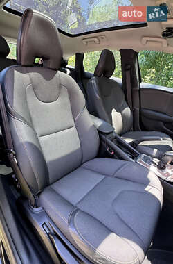 Хэтчбек Volvo V40 2014 в 