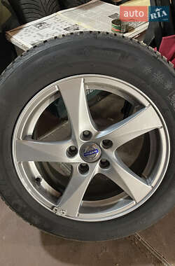 Хэтчбек Volvo V40 2014 в 