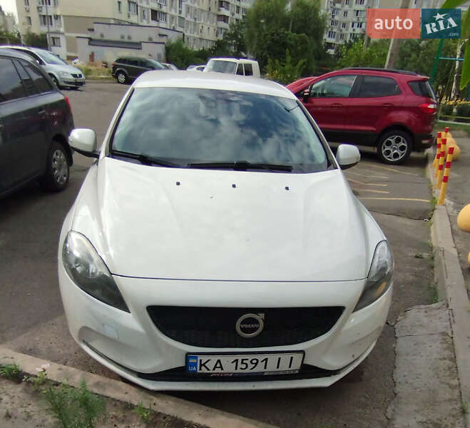 Хэтчбек Volvo V40 2014 в Киеве