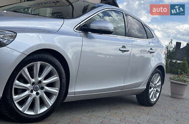 Хэтчбек Volvo V40 2014 в 