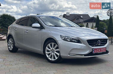 Хэтчбек Volvo V40 2014 в 