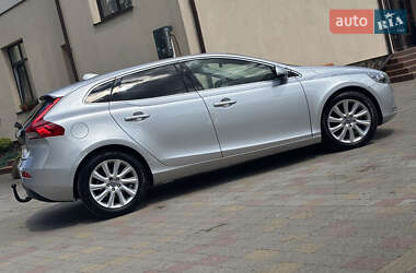 Хэтчбек Volvo V40 2014 в 