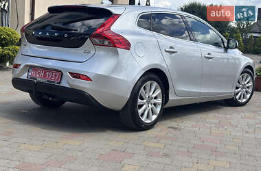 Хэтчбек Volvo V40 2014 в 