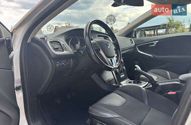 Хэтчбек Volvo V40 2014 в 