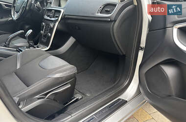 Хэтчбек Volvo V40 2014 в 