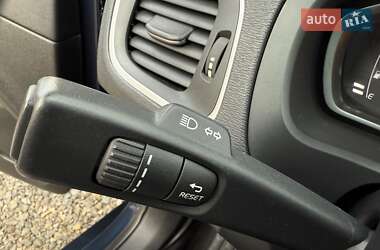 Хэтчбек Volvo V40 2014 в 