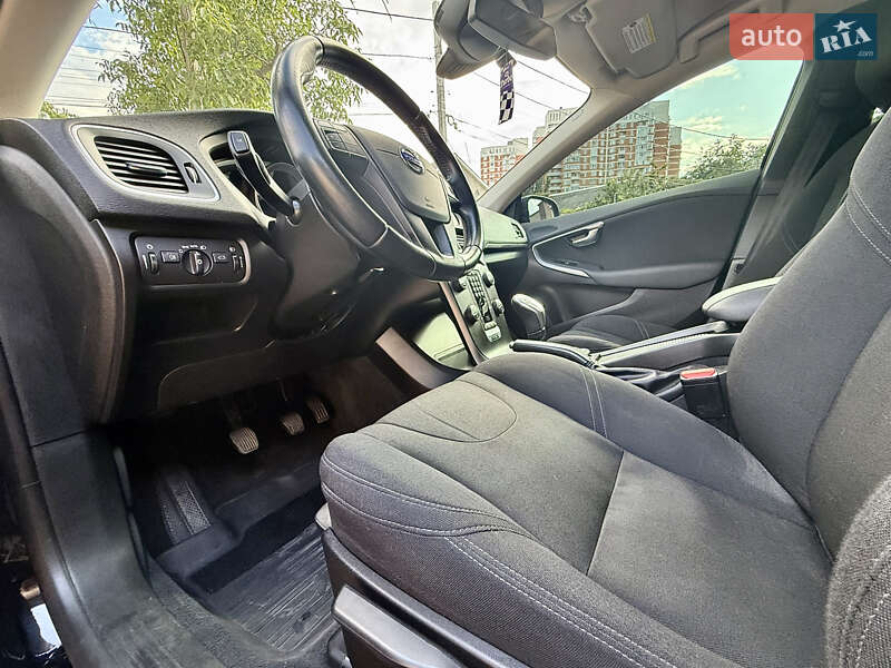 Хэтчбек Volvo V40 2013 в Одессе