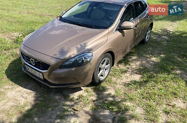 Volvo V40 2015