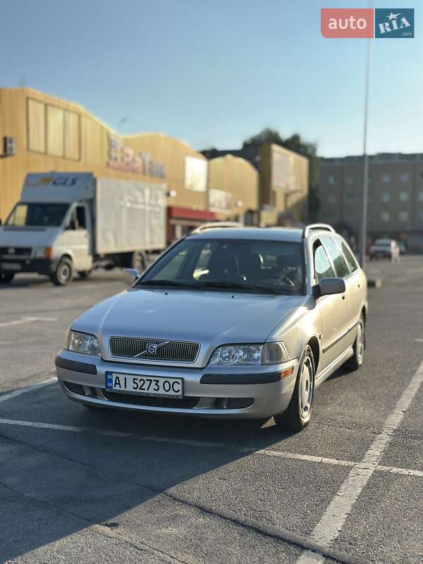 Volvo V40 2002