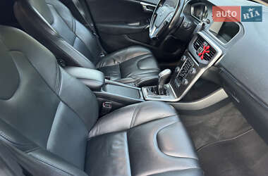 Хэтчбек Volvo V40 2014 в 