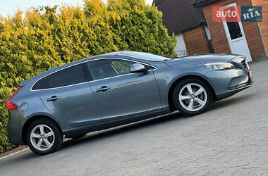 Хэтчбек Volvo V40 2014 в 