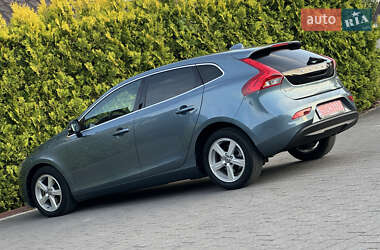 Хэтчбек Volvo V40 2014 в 