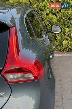 Хэтчбек Volvo V40 2014 в 