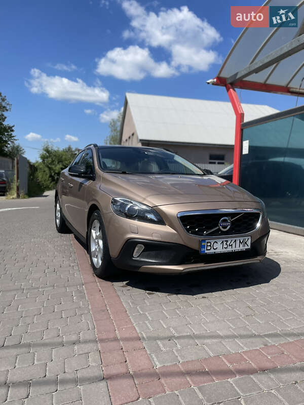 Хэтчбек Volvo V40 2015 в Львове