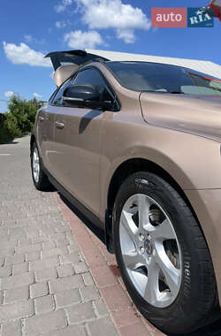 Хэтчбек Volvo V40 2015 в 