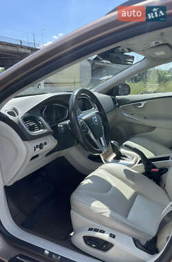 Хэтчбек Volvo V40 2015 в 