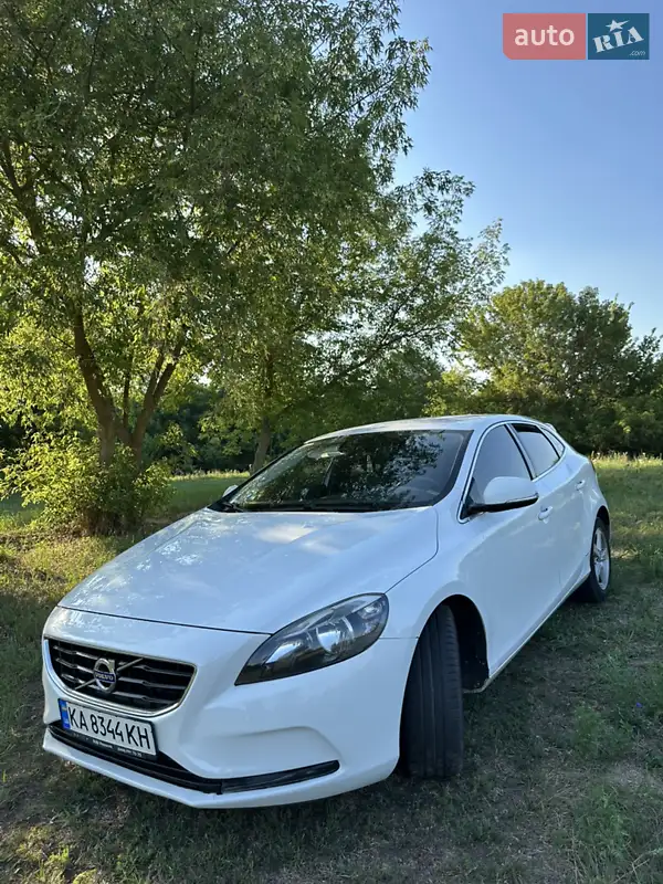 Volvo V40 2014