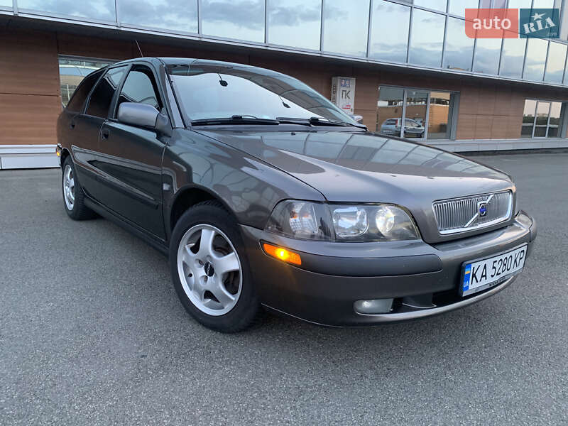 Volvo V40 2001