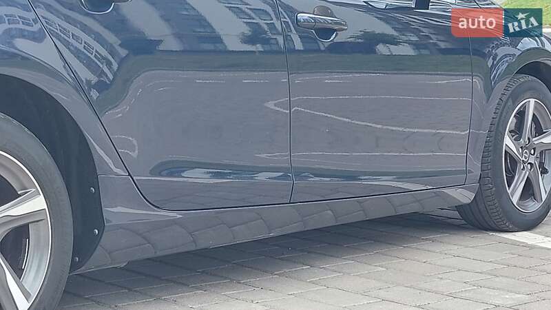 Хэтчбек Volvo V40 2014 в Луцке