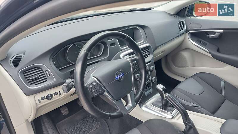 Хэтчбек Volvo V40 2014 в Луцке