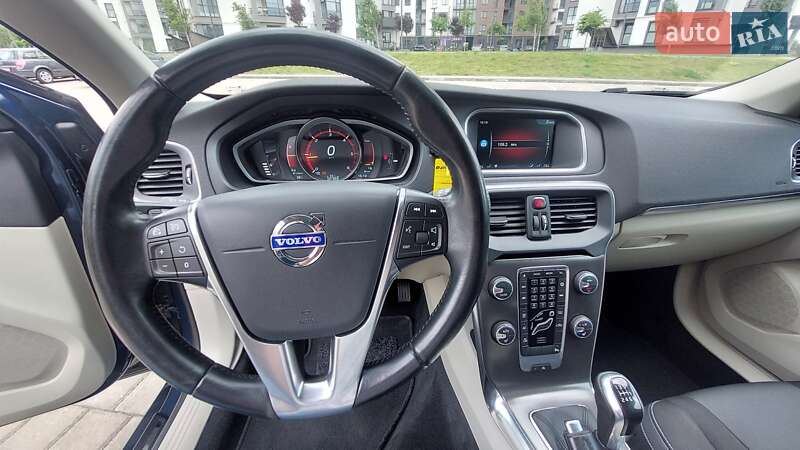 Хэтчбек Volvo V40 2014 в Луцке